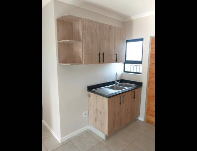 2 BEDROOM TOWNHOUSE FOR SALE IN BISHOPSTOWE